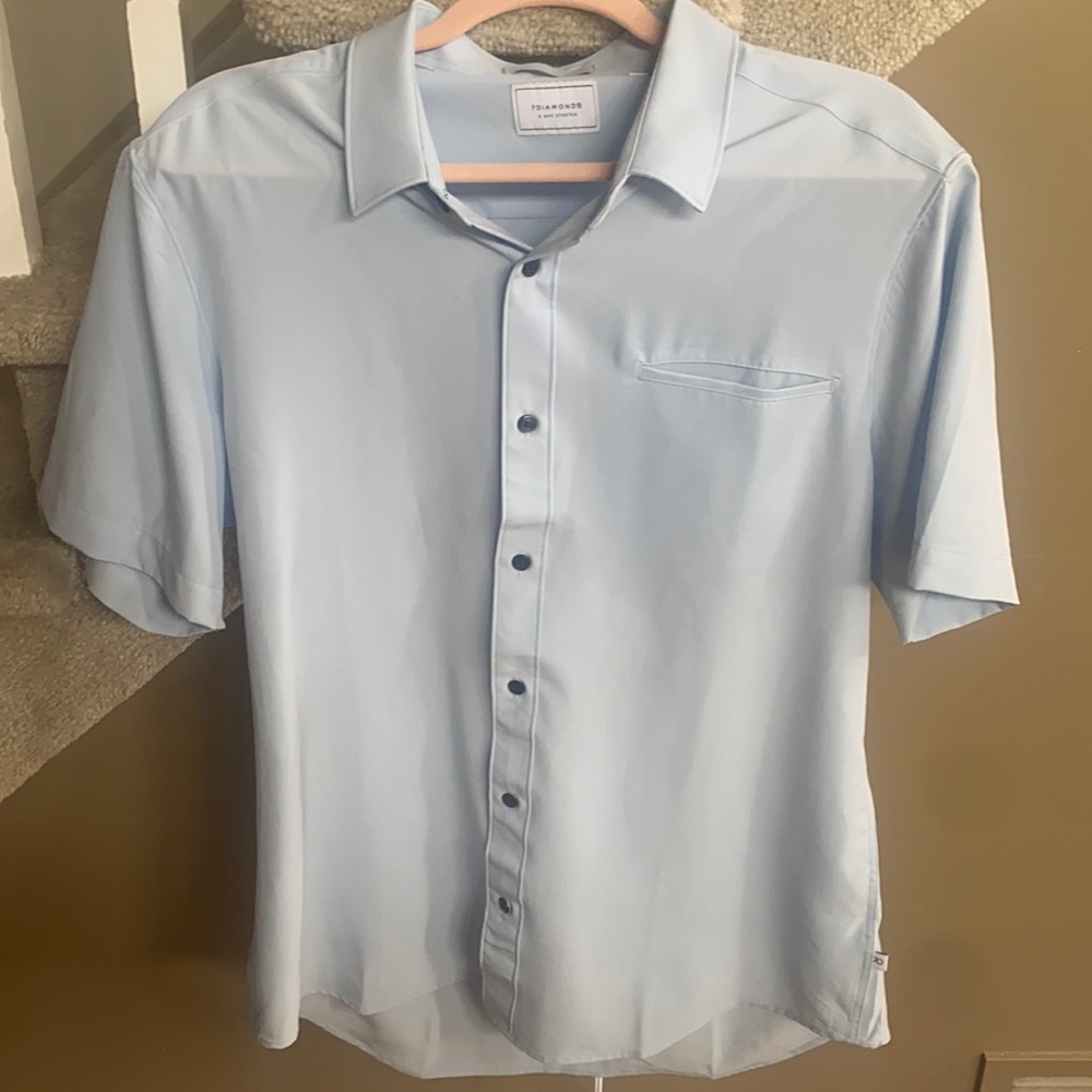 7 Diamond 4 way stretch short sleeve Men’s LG like new Color light sky blue
